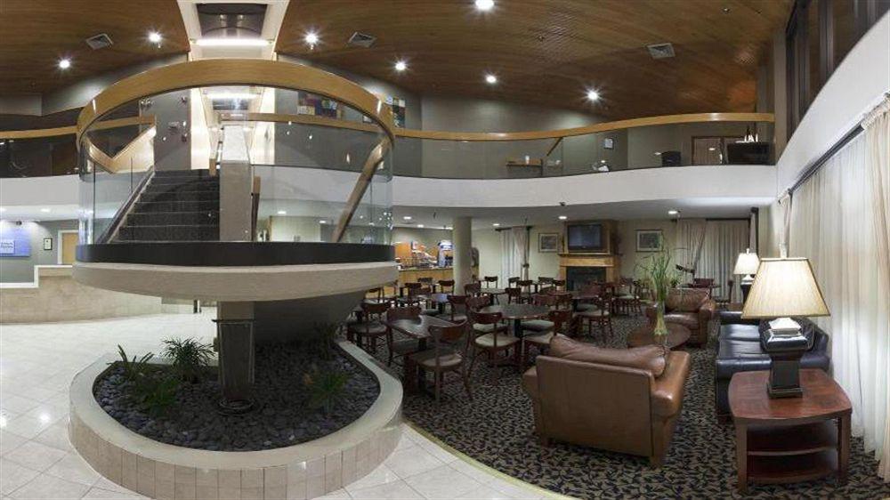 Holiday Inn Express Detroit-Warren/General Motors Technology Center By Ihg Exterior foto