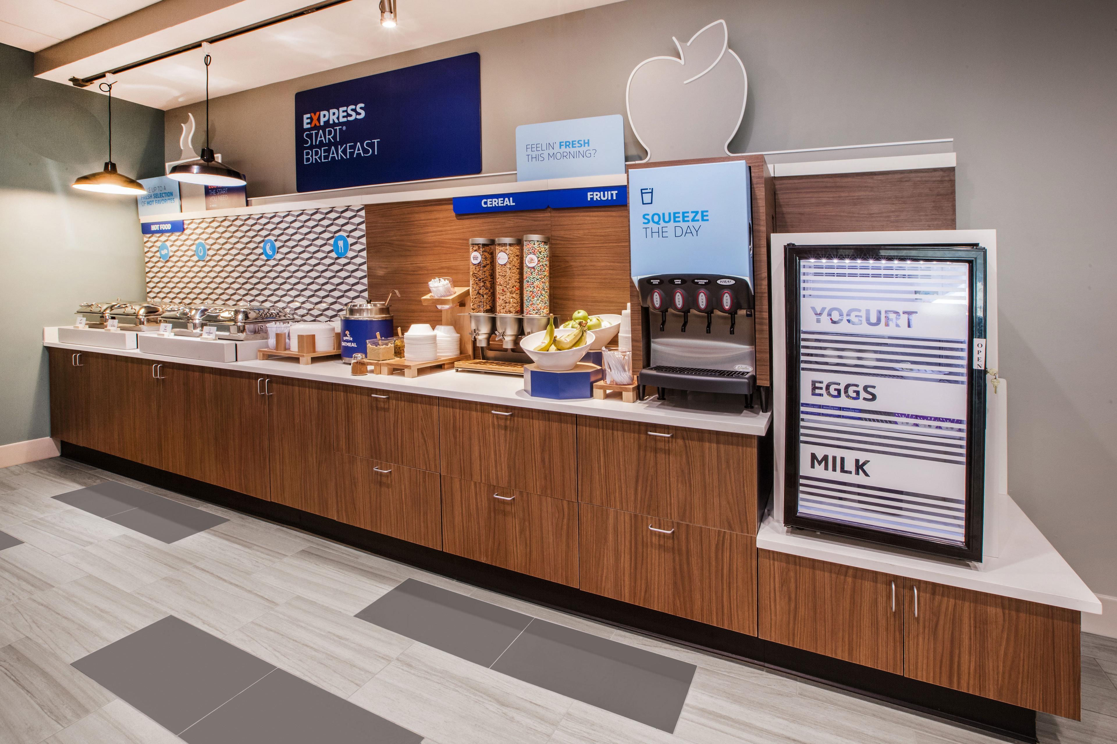Holiday Inn Express Detroit-Warren/General Motors Technology Center By Ihg Exterior foto