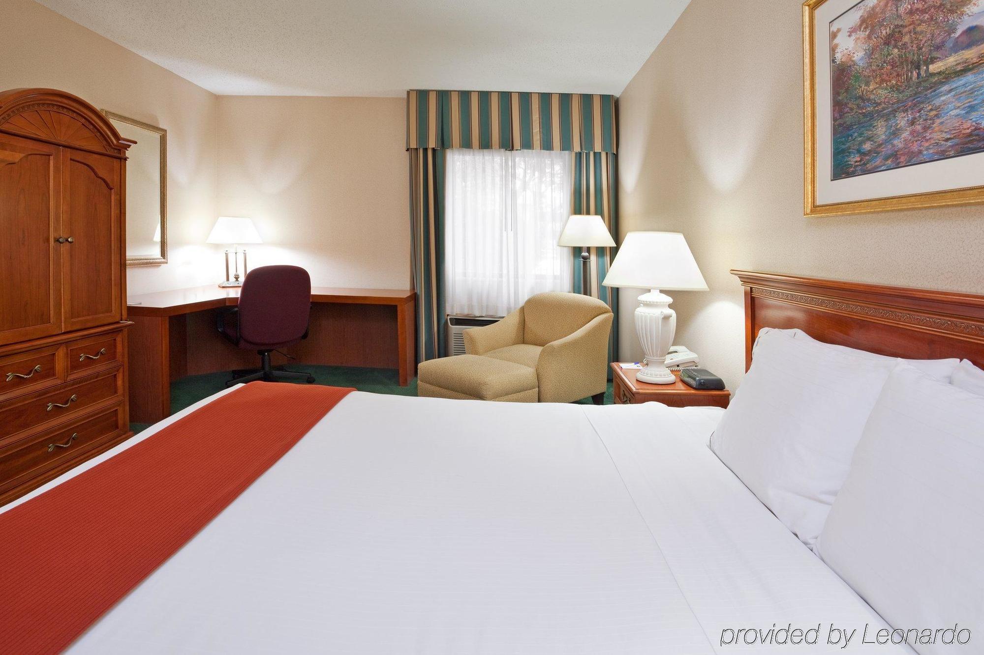 Holiday Inn Express Detroit-Warren/General Motors Technology Center By Ihg Exterior foto