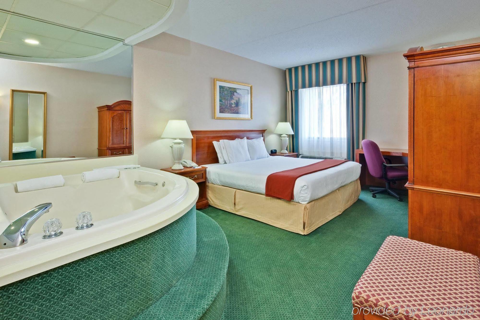 Holiday Inn Express Detroit-Warren/General Motors Technology Center By Ihg Zimmer foto