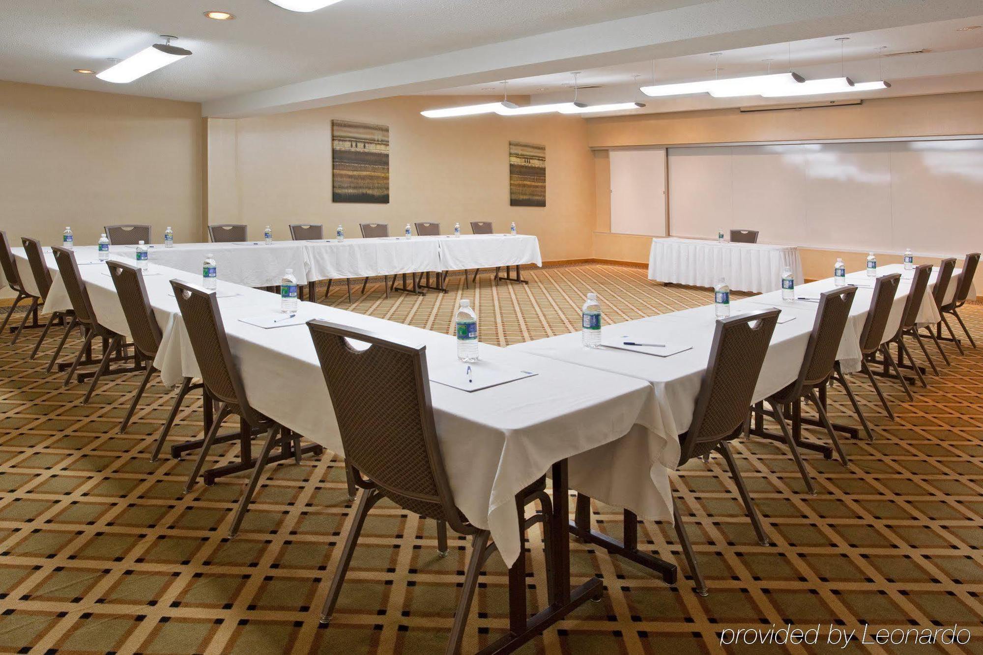 Holiday Inn Express Detroit-Warren/General Motors Technology Center By Ihg Exterior foto